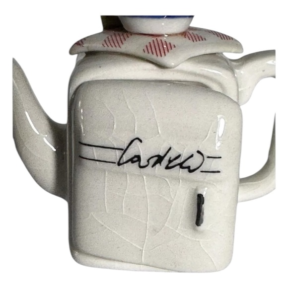 Bundle of 4 Tiny Cardew Teapots - Picture 7 of 15